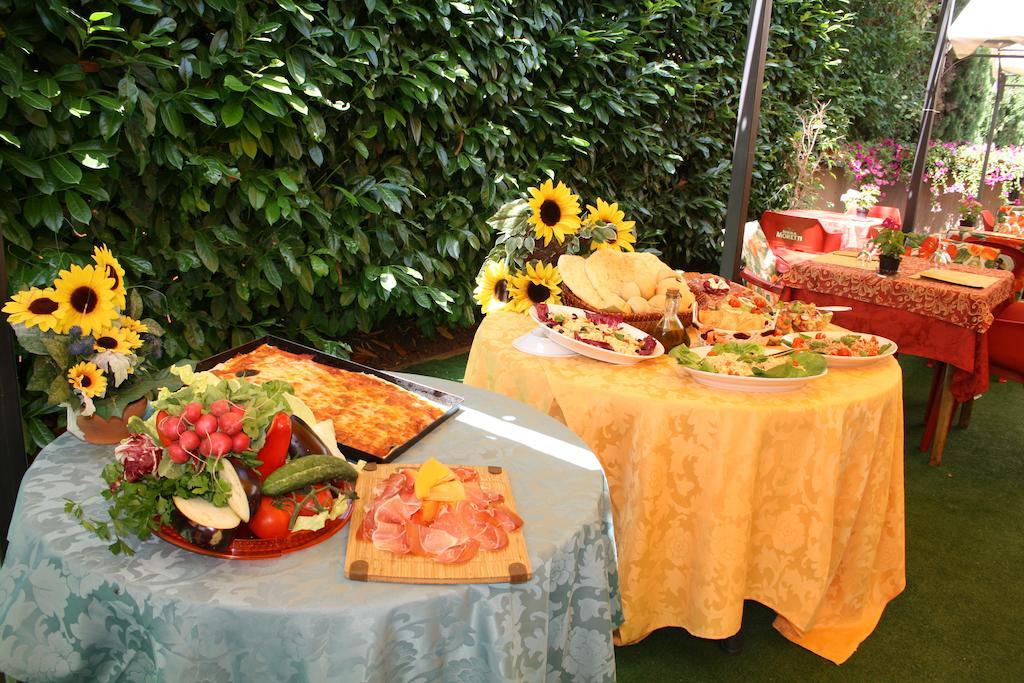 Hotel Ristorante Il Pino Chiusi Buitenkant foto