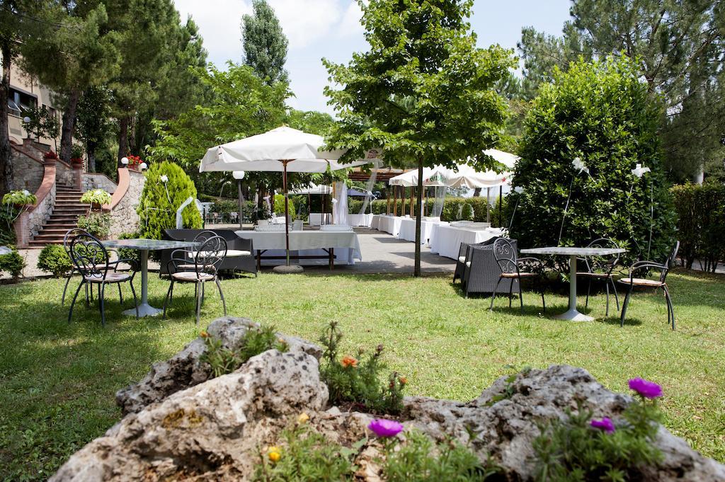 Hotel Ristorante Il Pino Chiusi Buitenkant foto