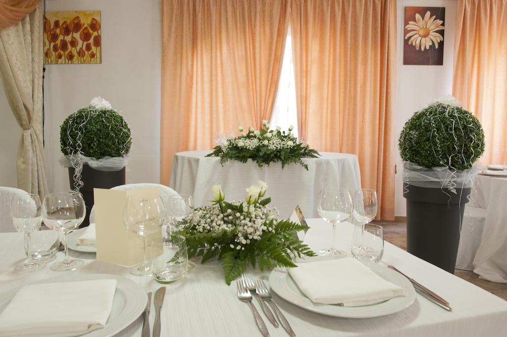 Hotel Ristorante Il Pino Chiusi Buitenkant foto