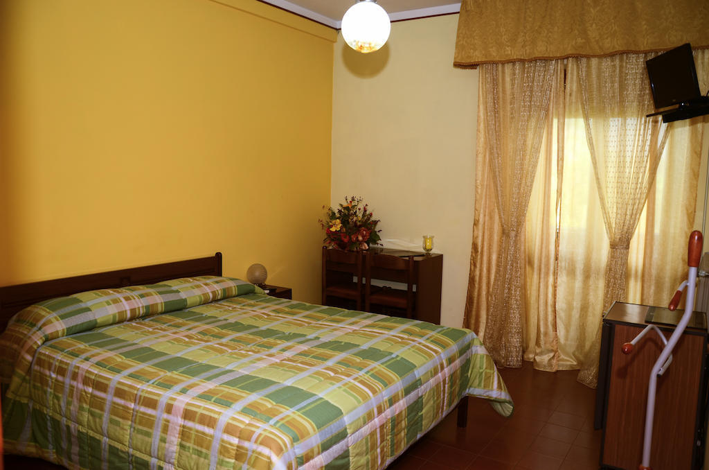 Hotel Ristorante Il Pino Chiusi Kamer foto