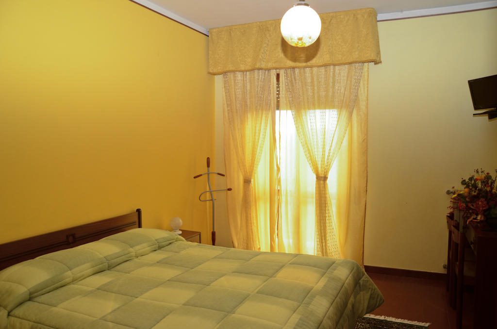 Hotel Ristorante Il Pino Chiusi Kamer foto